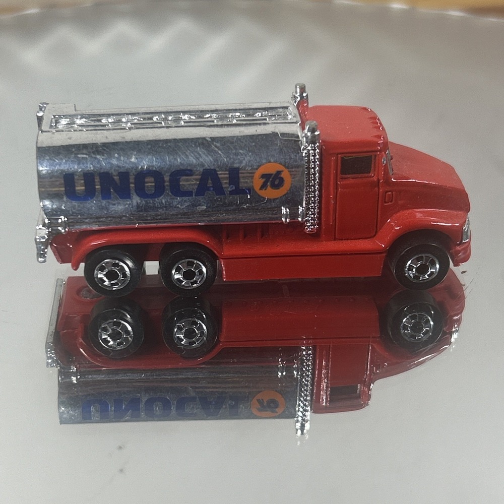 Hot Wheels 1991 UNOCAL 76‎ gas tanker truck 1/64 scale, Loose-blackwall